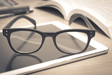 关于国家富强而奋斗杰出人物故事的手抄报 童话故事的手抄报